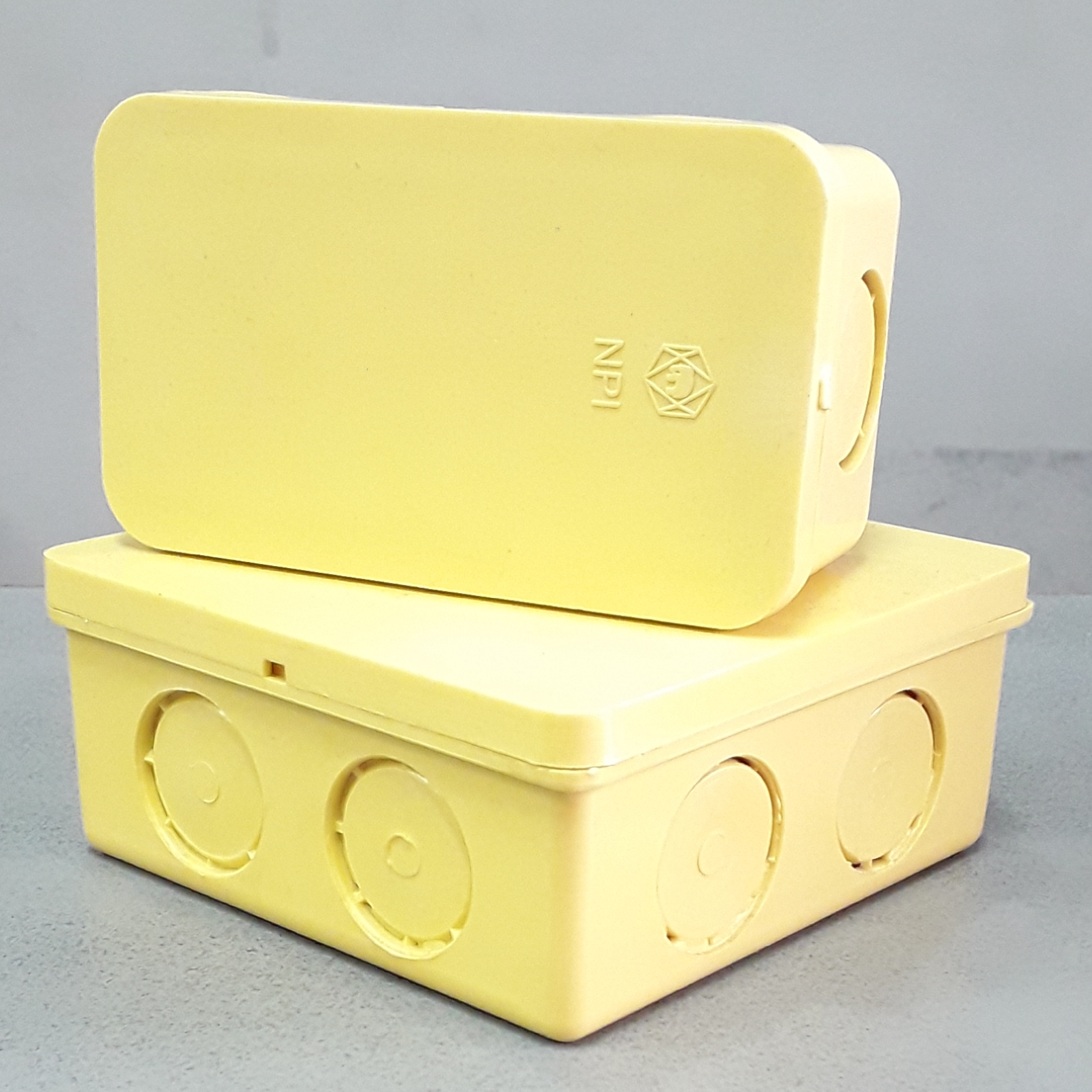 กล่องพักสายสี่เหลี่ยมเหลือง ตราช้าง